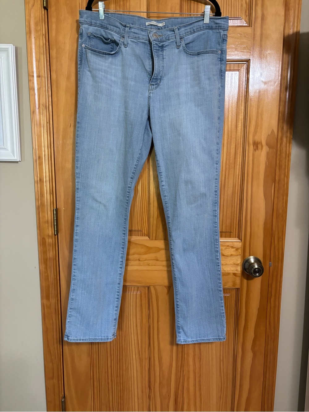 Levi’s Women's Straight Leg 314 Jeans in Light Blue Denim